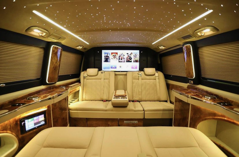 💼 İş Seyahatlerinde Lüks ve Verimliliği Birleştirmenin Yolu: VIP Transfer Hizmeti